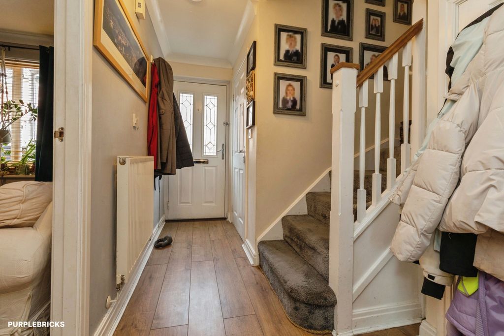 Property photo 3 of 27