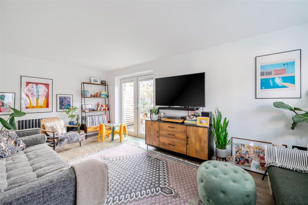 Property photo 3 of 24 Sitting Room