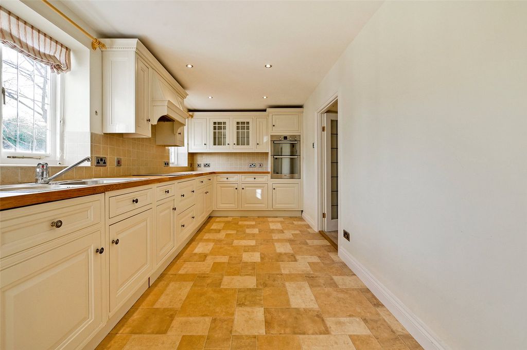 Property photo 2 of 13 Picture No. 37