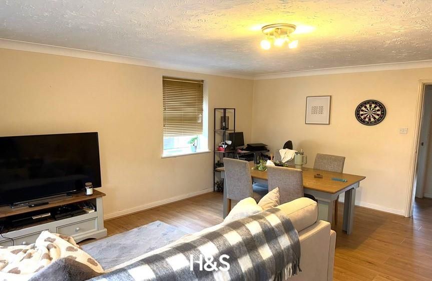 Property photo 2 of 11 32 Old Dickens Heath Road - Lounge 2.Jpg