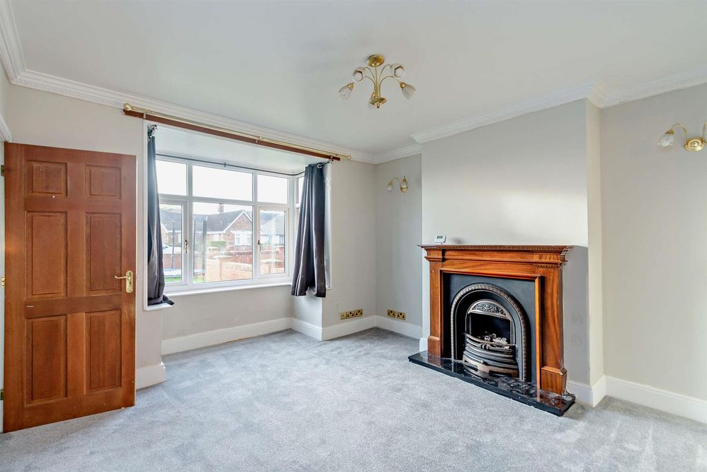 Property photo 2 of 17 8673307-Interior09-800.Jpg