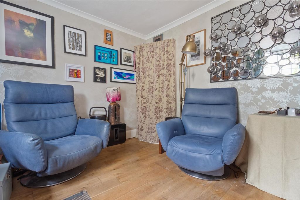 Property photo 3 of 20 33 Park Road-006.Jpg