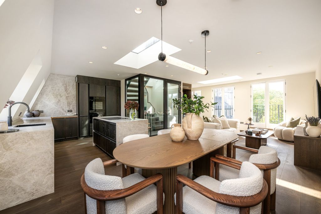 Property photo 1 of 17 Dining Area