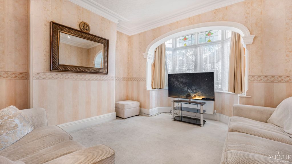 Property photo 2 of 18 4402674