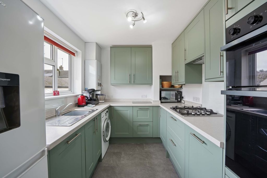 Property photo 2 of 21