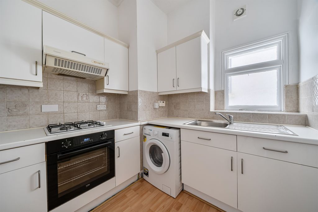 Property photo 2 of 20