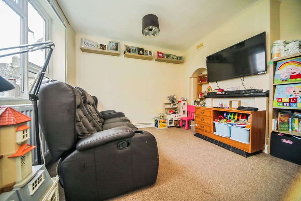 Property photo 3 of 11 Pbox-Img.Jpg