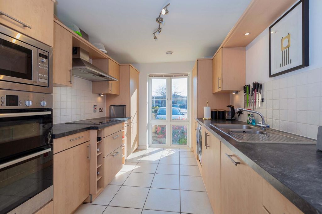 Property photo 3 of 16 Kitchen