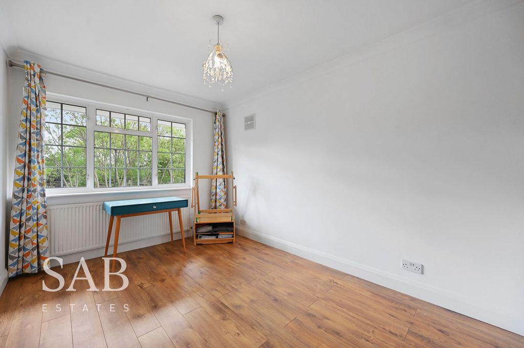Additional image 6 of 3 bed flat for saleCostons Lane, Greenford UB6