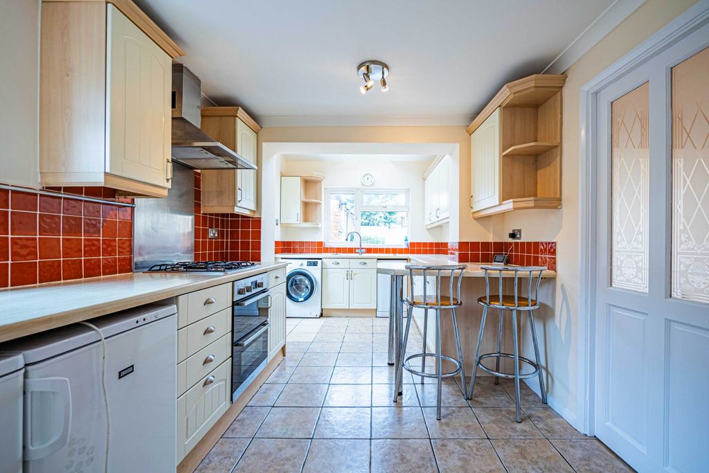 Property photo 2 of 21