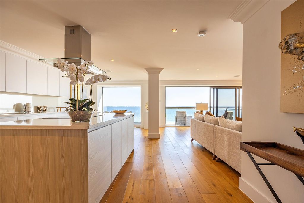 Property photo 1 of 34 Kitchen/Lounge/Diner