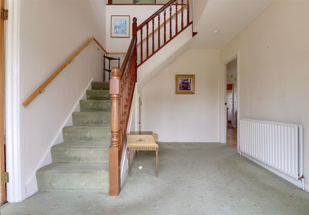 Property photo 3 of 21 Entrance Hall