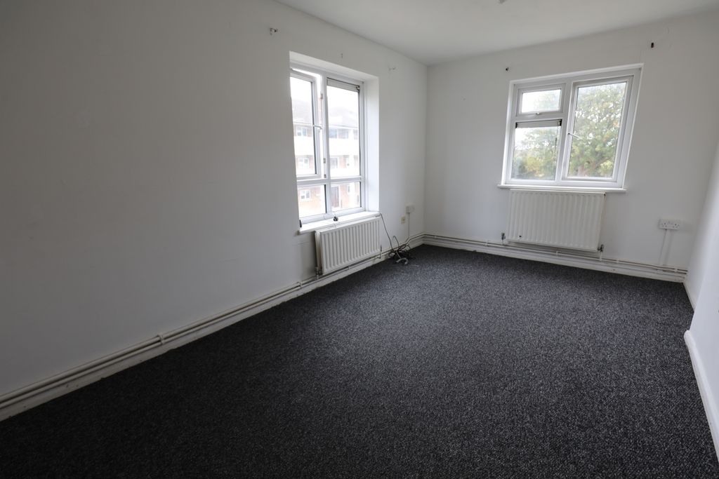 Property photo 3 of 5 8E0A9692