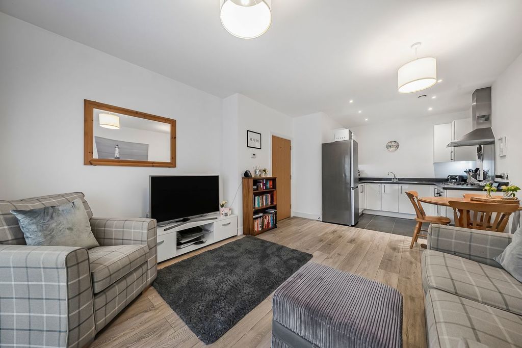 Property photo 3 of 21