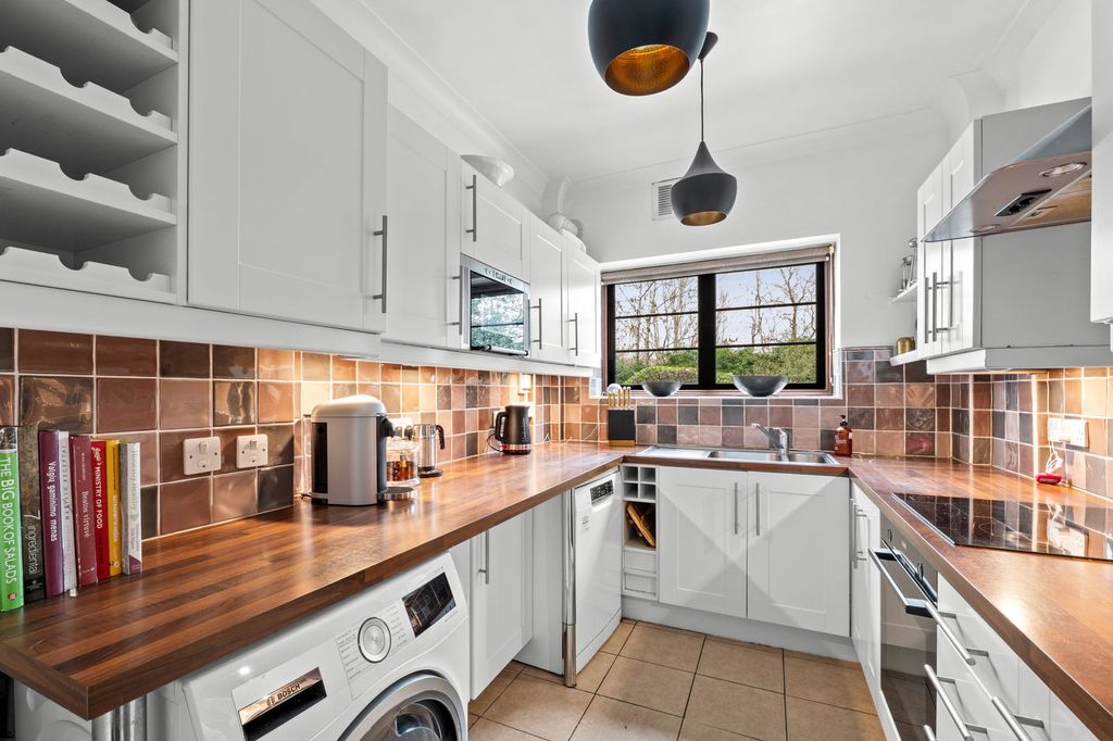 Property photo 3 of 25