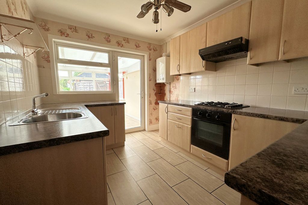 Property photo 3 of 20 Kitchen