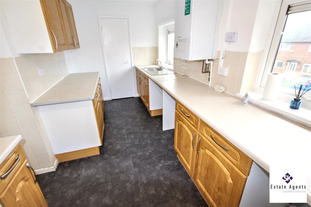 Property photo 3 of 11 Kitchen