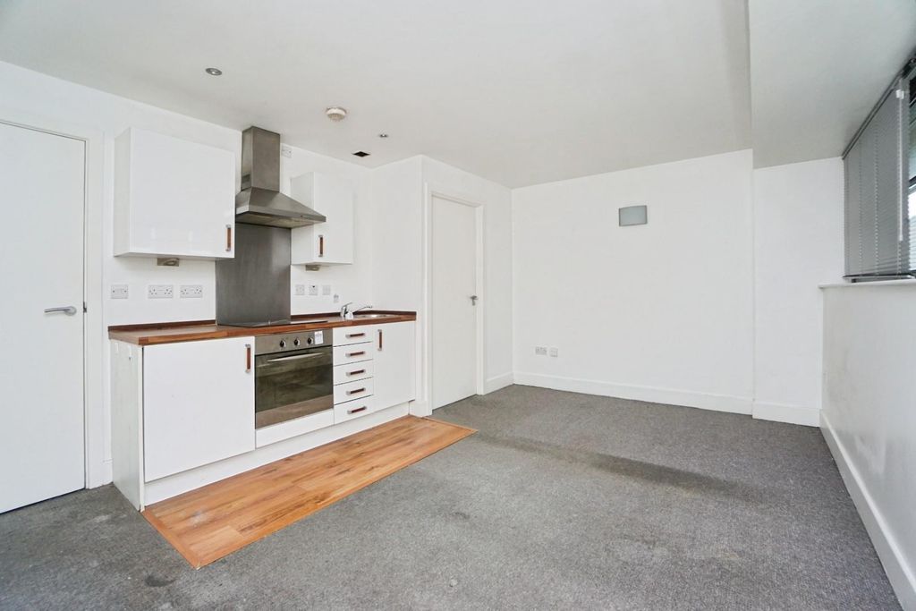 Property photo 2 of 9 Living Space