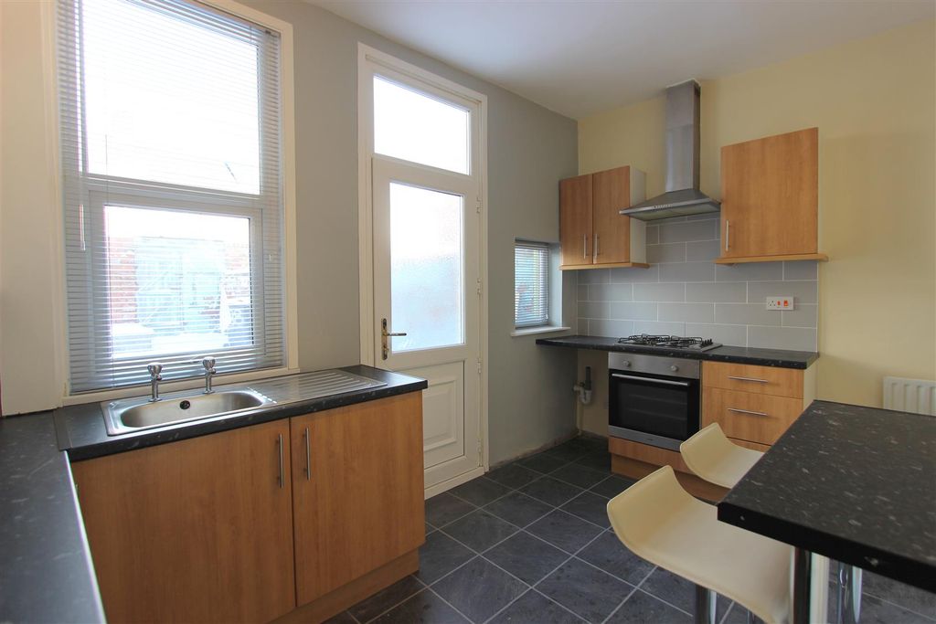 Property photo 3 of 8 Kitchen/Diner