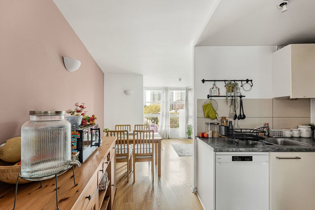 Property photo 3 of 20 Kitchen