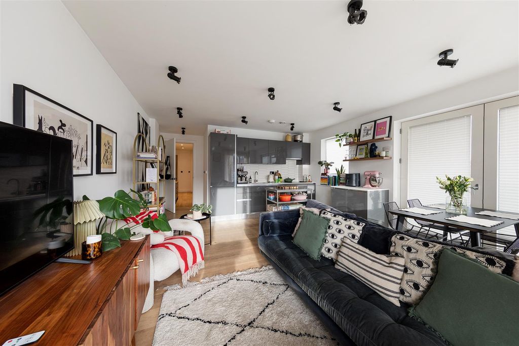 Property photo 2 of 31 Cunard House, Picture House Mews E17