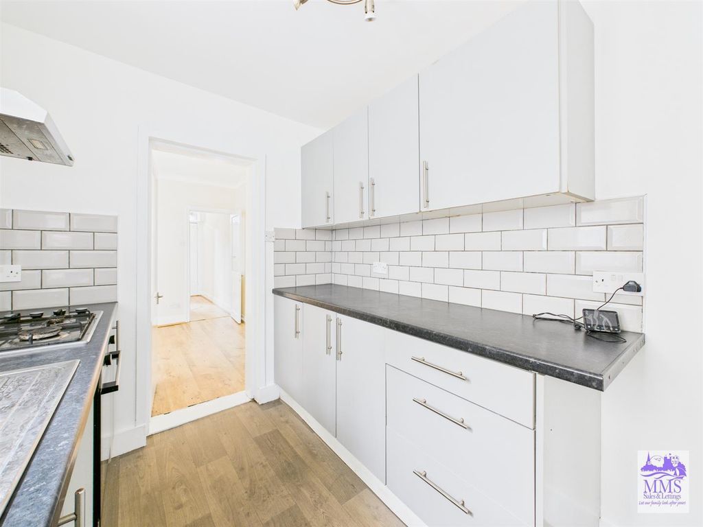 Property photo 2 of 18 Cam04098G0-Pr0108-Still008.Jpg