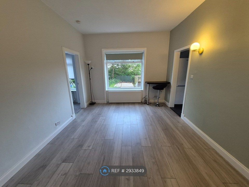 Property photo 2 of 22 Living Room