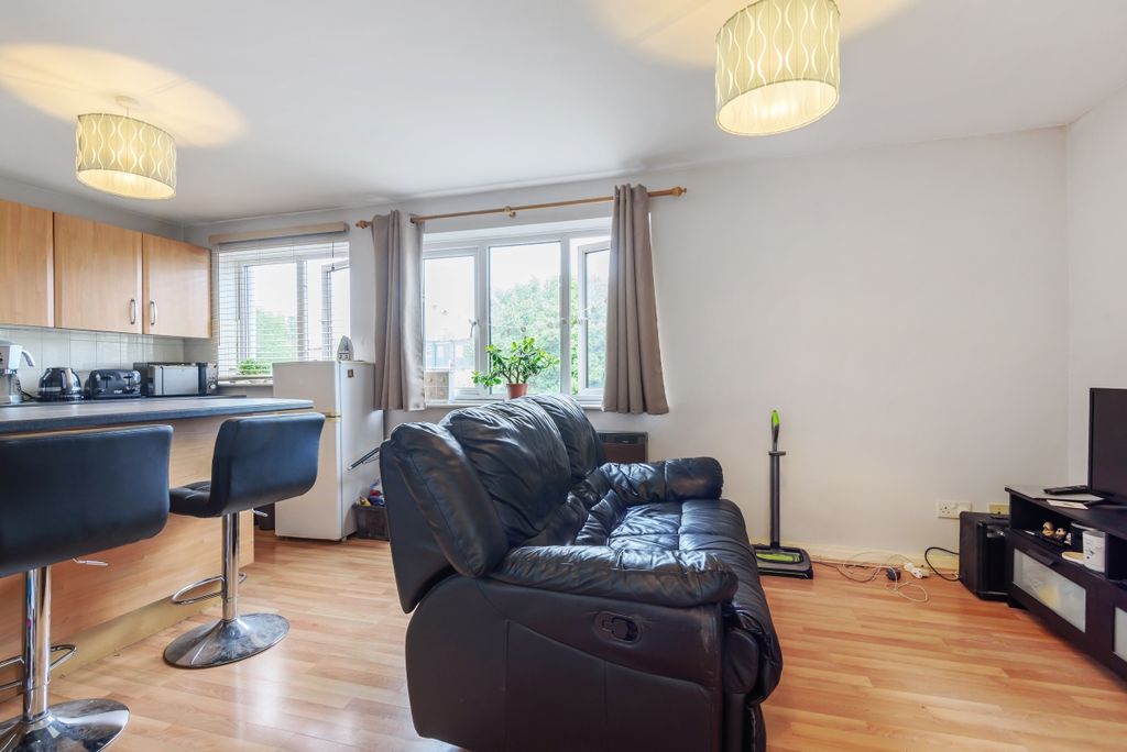 Property photo 1 of 6 890870 (3)