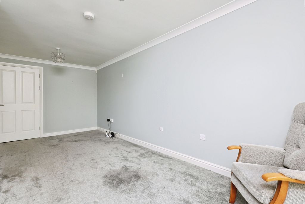 Property photo 3 of 20 Living Room