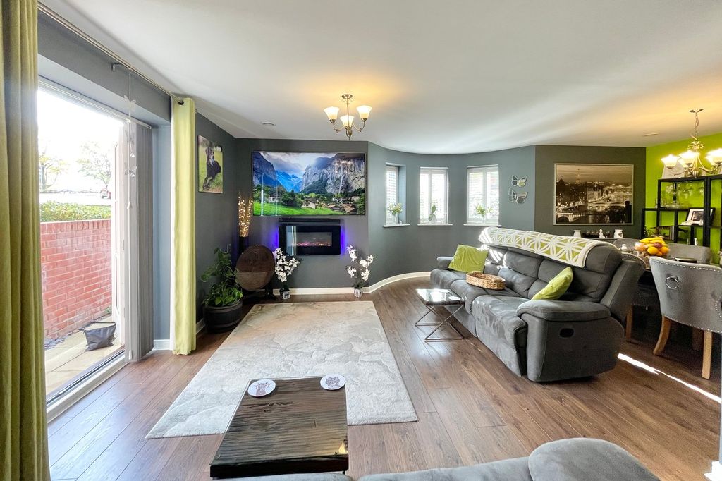 Property photo 2 of 18