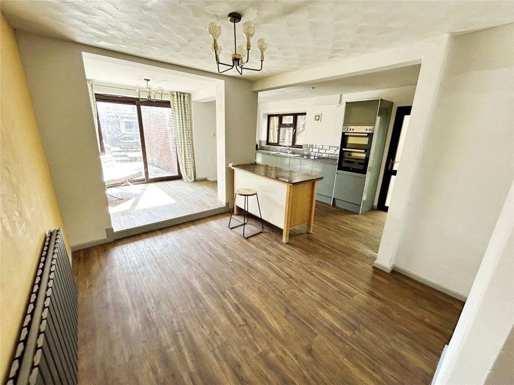Property photo 3 of 17 Kitchen/Dining Room