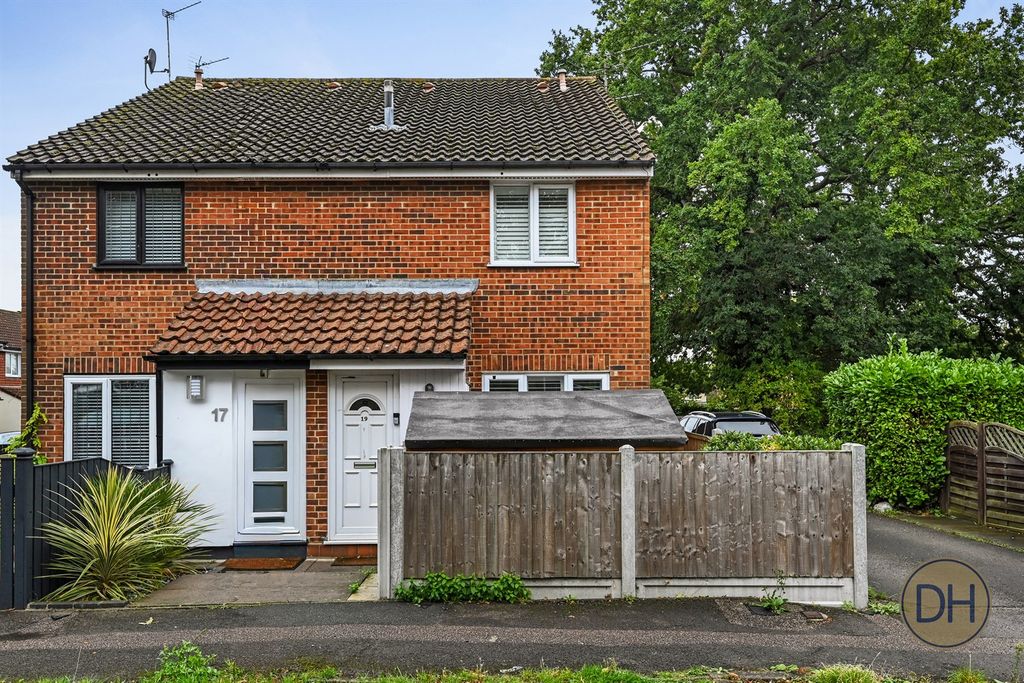 Property photo 1 of 18 Hampden Close