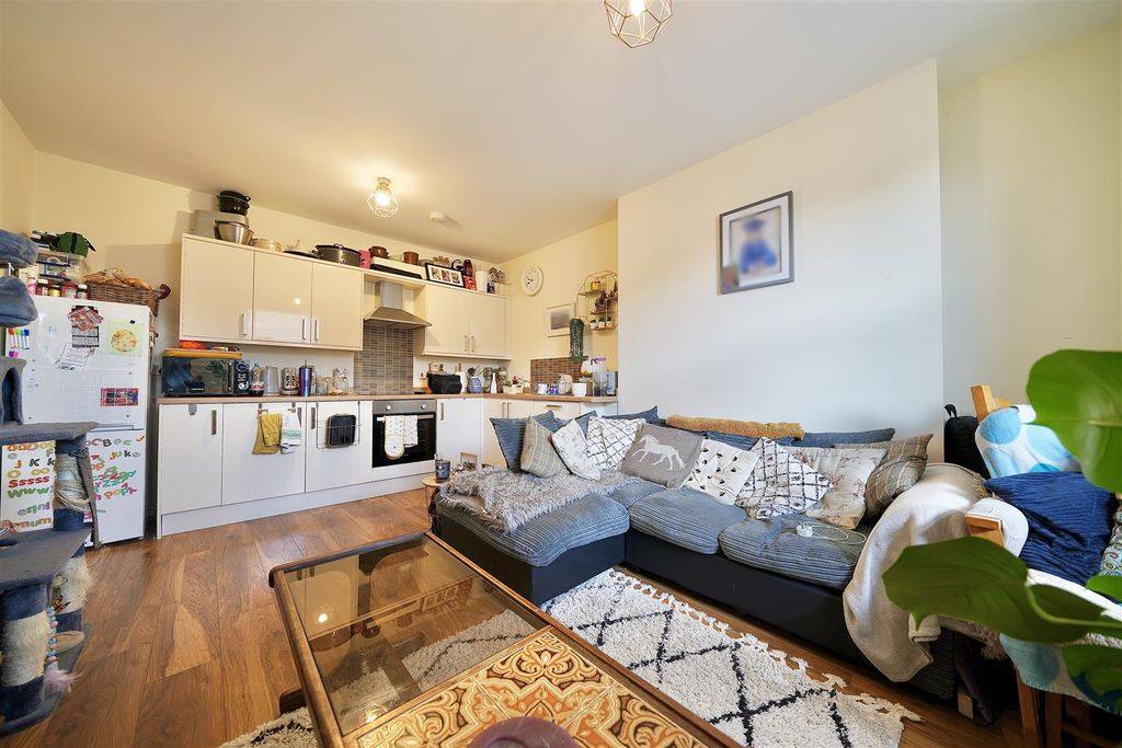 Property photo 1 of 6 Lr2.Png
