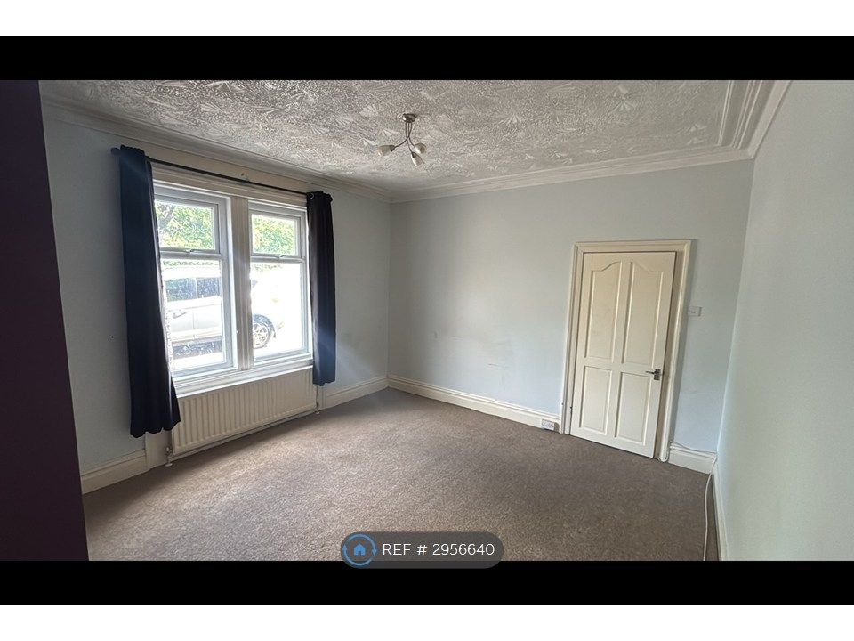 Property photo 3 of 12 Main Bedroom