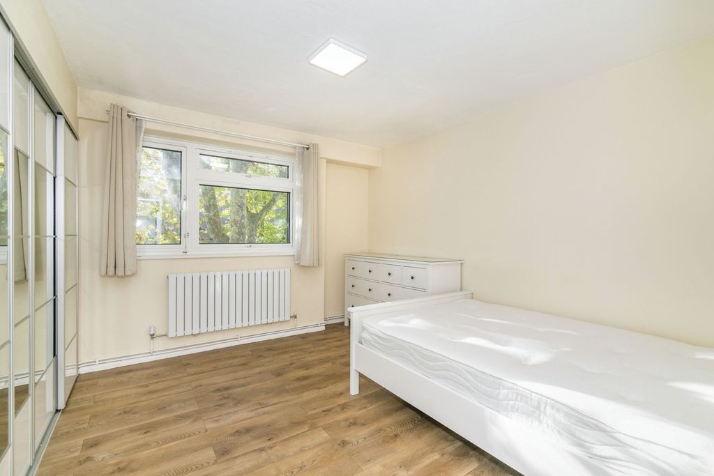 Property photo 3 of 12 Bedroom 2