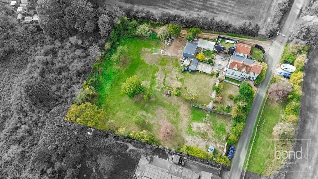 Property photo 2 of 32