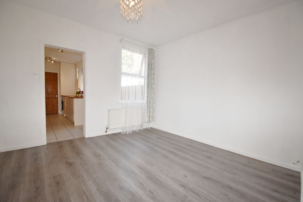 Property photo 3 of 10 Dining