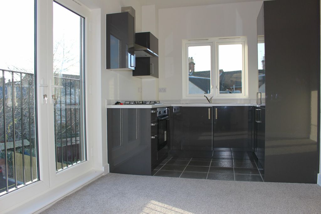 Property photo 1 of 6 Kitchen