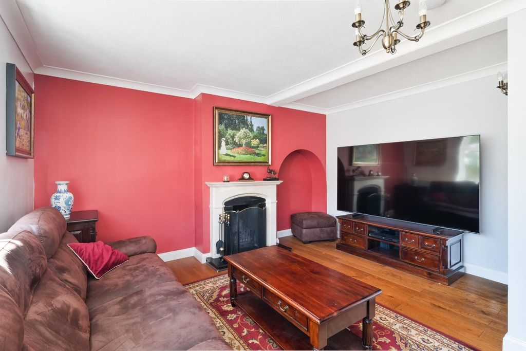 Property photo 3 of 20 Upland Way