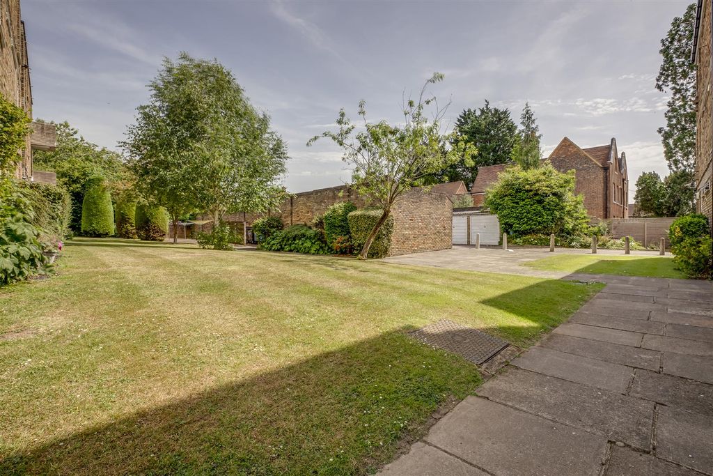 Property photo 2 of 14 4 Jason House, Cressex Road, Hp12 4Tt-10.Jpg