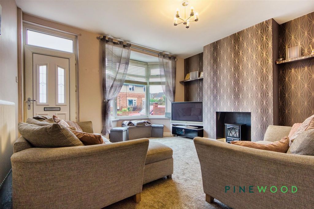 Property photo 2 of 18 Lounge