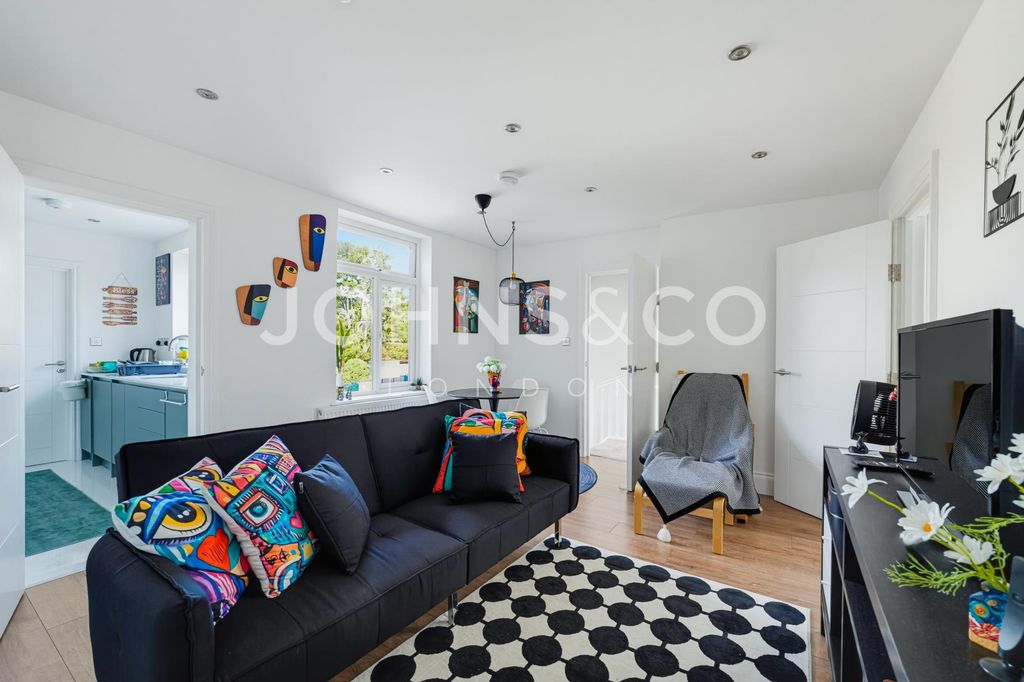 Property photo 1 of 8
