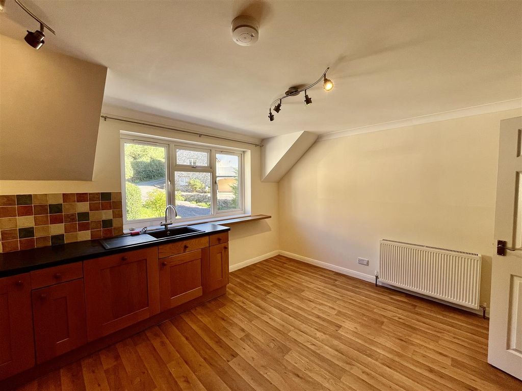 Property photo 3 of 14 Kitchen