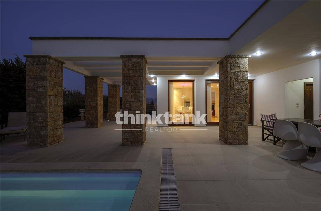 Property photo 2 of 33