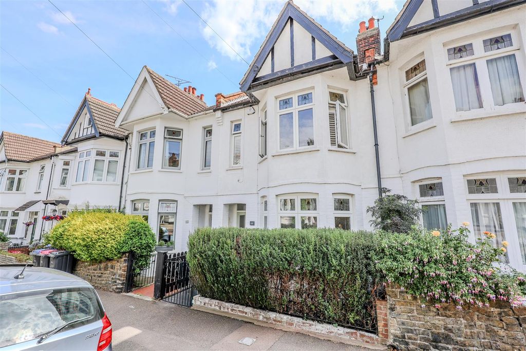 Property photo 1 of 32