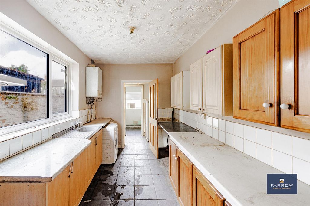 Property photo 2 of 24 Kitchen