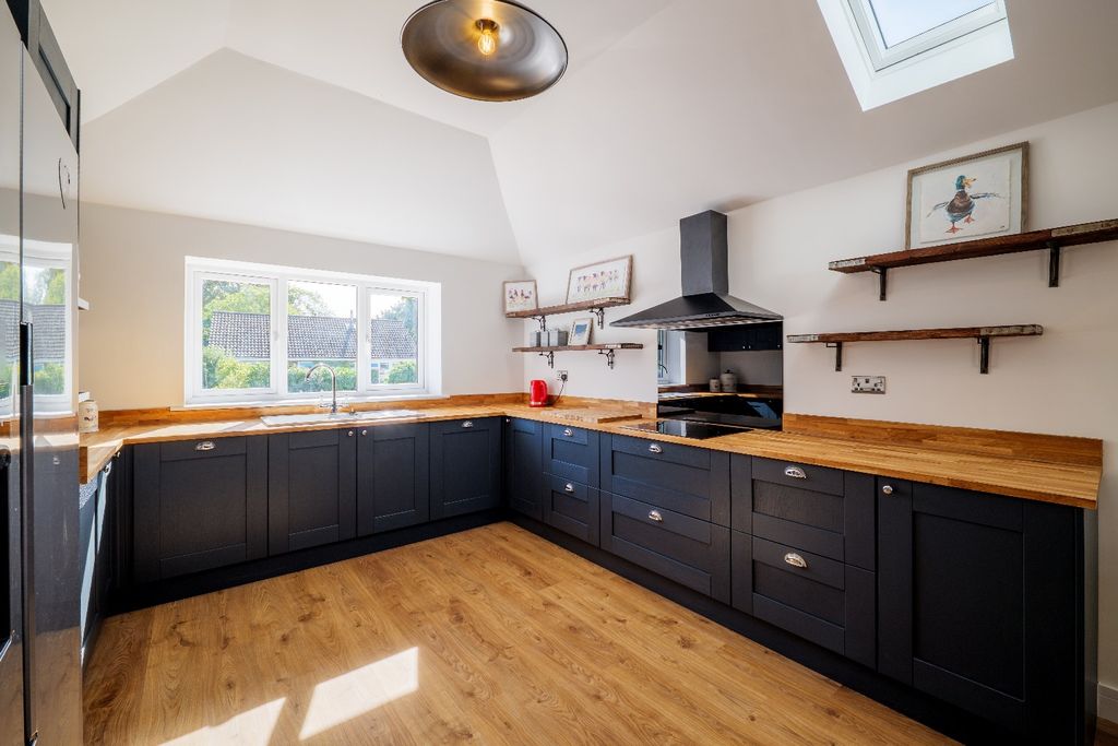 Property photo 2 of 18 5120782
