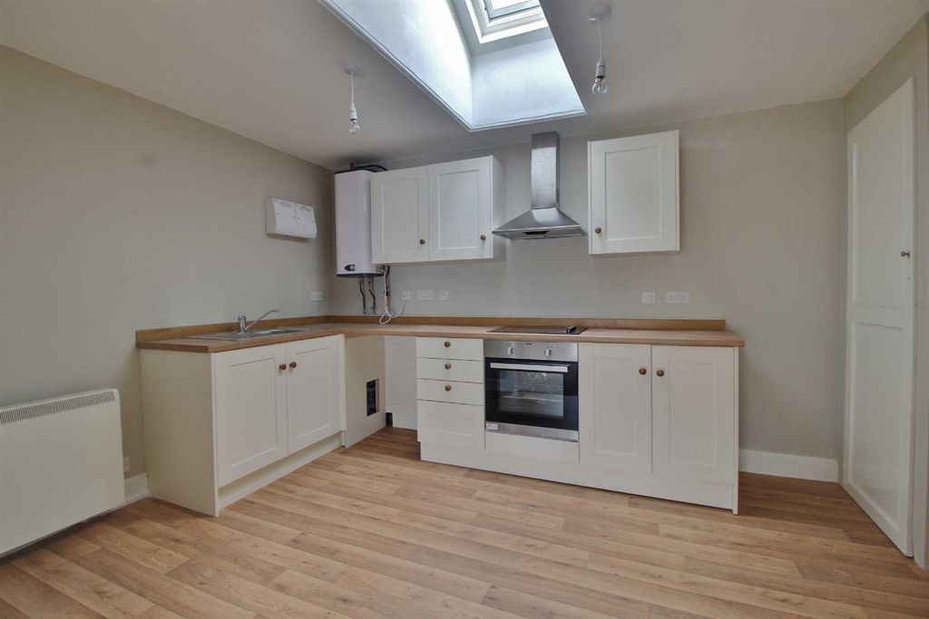 Property photo 2 of 6 Kitchen