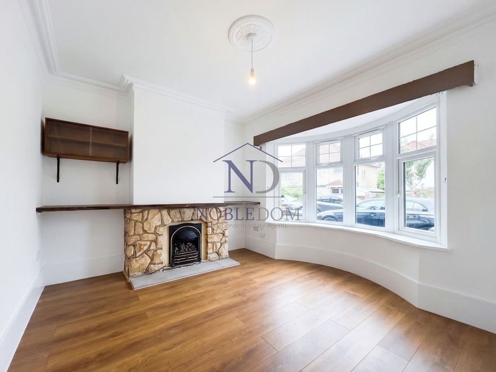Property photo 1 of 8 Three Bedroom Terraced House In Hounslow