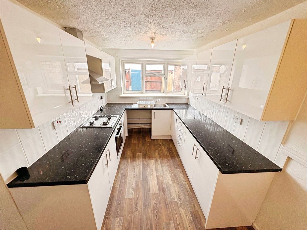 Property photo 2 of 10 Dining Kitchen